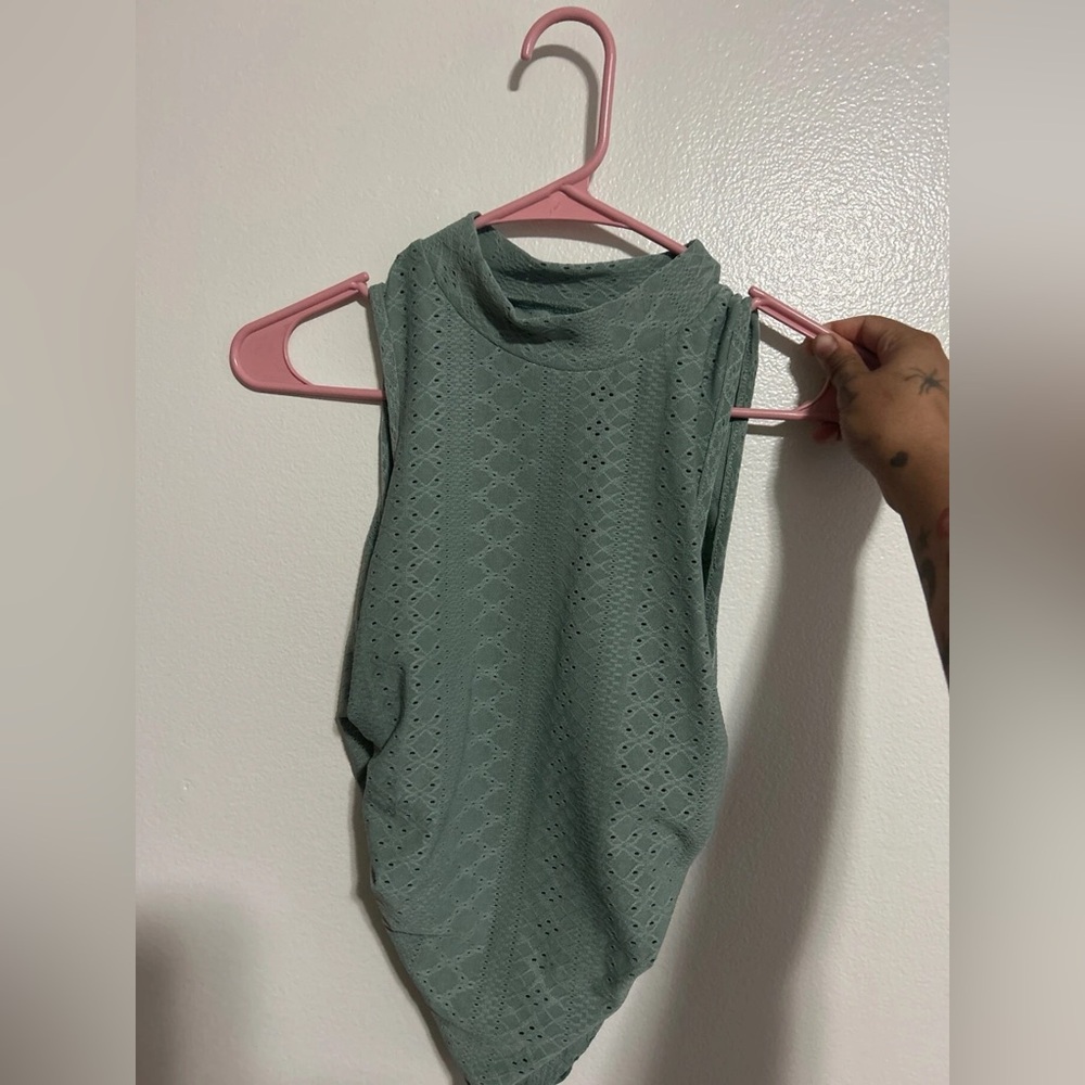 4 tank top shirt bundle size medium barely worn
